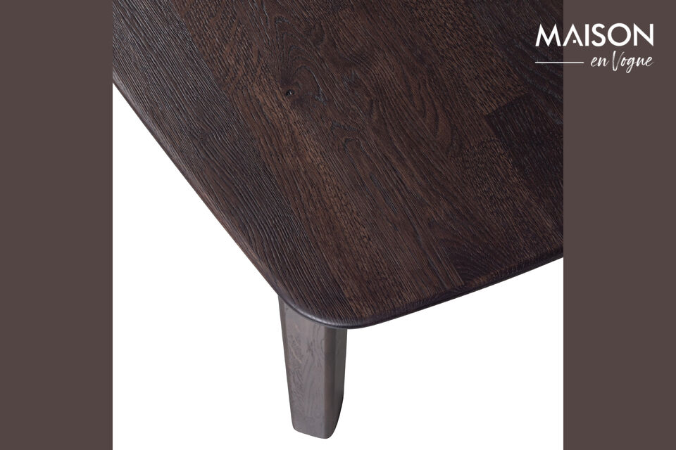 Optez par exemple pour ce spacieux plateau de table ovale danois en combinaison avec le pied