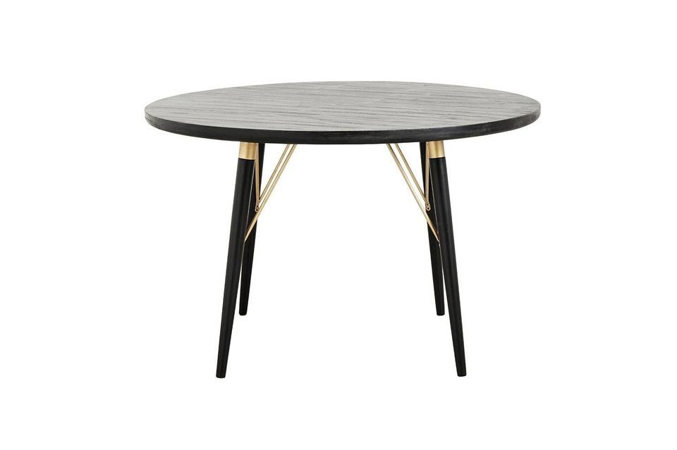 Cette table à manger ronde se dote de détails raffinés avec de beaux pieds arrondis en fuseau