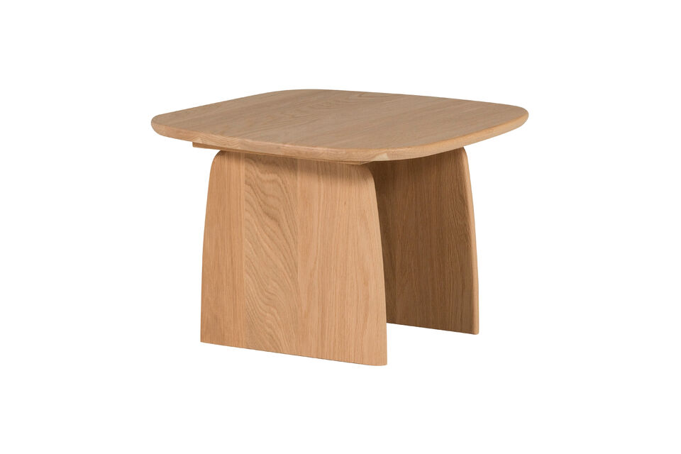 Cette table basse est fabriquée en chêne avec une finition transparente