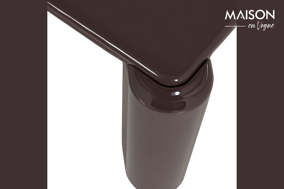 Élégante et unique, voici la table Tiven