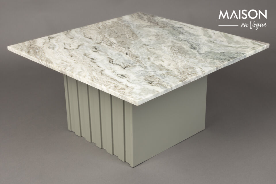 Le mélange unique de matériaux confère à cette table un aspect caractéristique