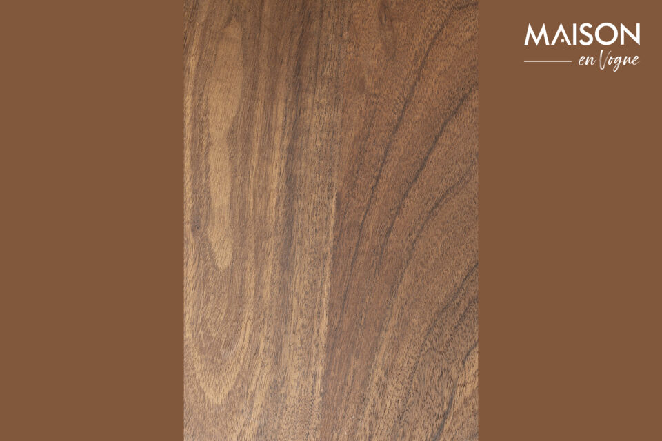 Cela tient au bois aux teintes chaudes de noyer et à leur design bien pensé