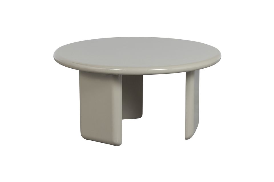 Cette table basse est également disponible dans un format plus petit et de forme organique