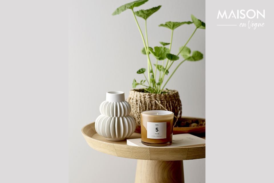 Un style nordique épuré pour une table d'appoint aux accents danois