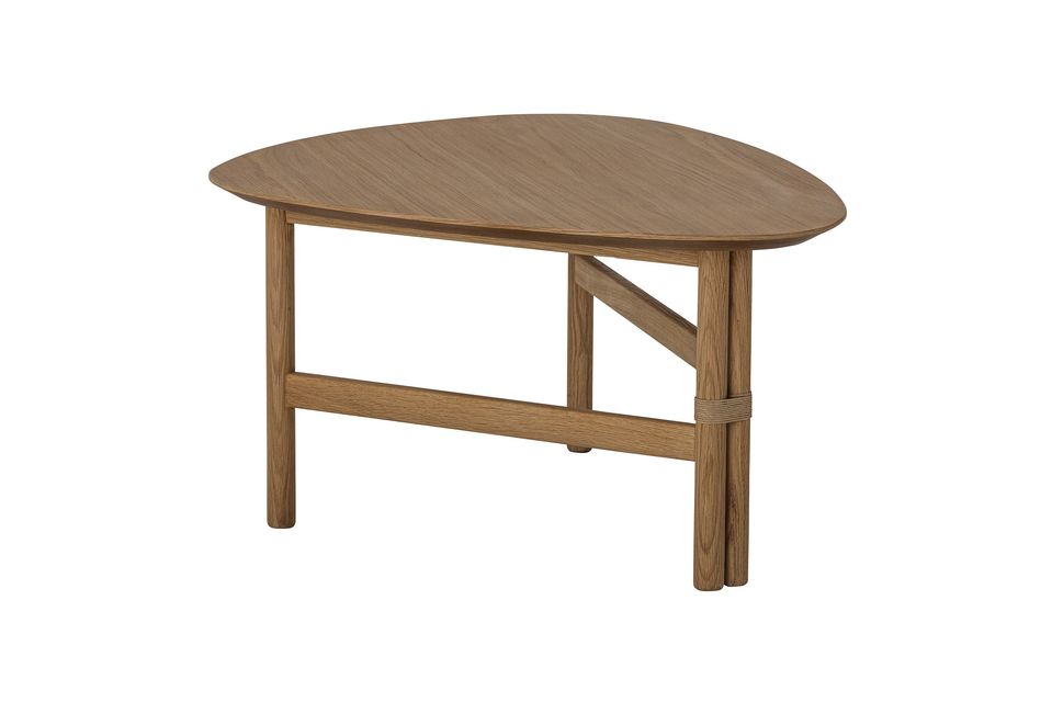 La table basse Koos de Bloomingville adopte un joli design nordique épuré et est plaquée chêne