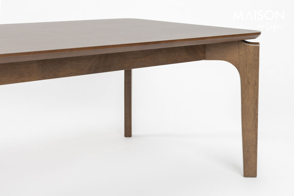 Les tables de la série Dutchbone Savone mettent l\'accent sur les détails