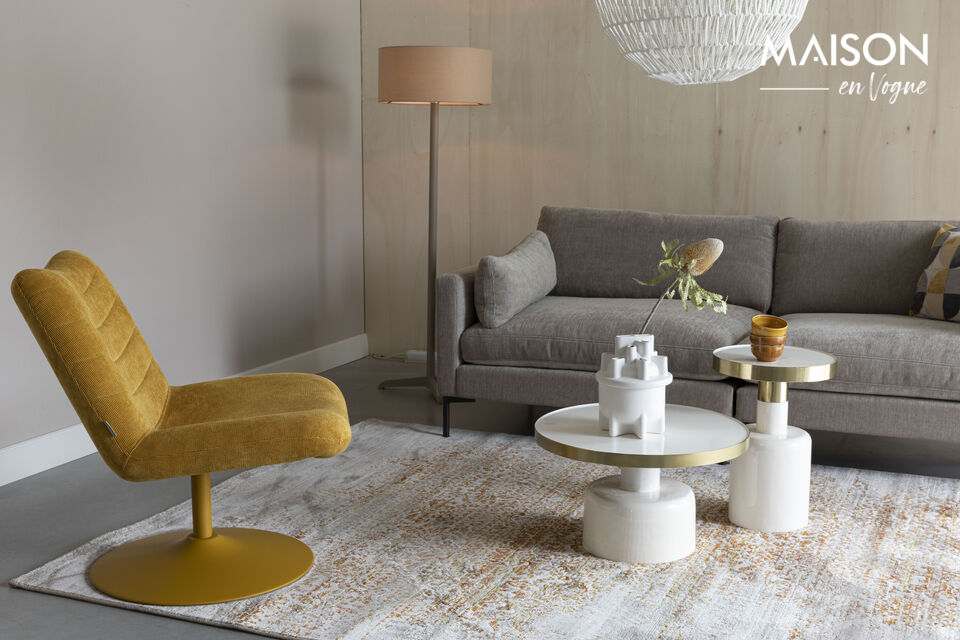 Quelle beauté ! Cette petite table d\'appoint originale présente une belle surface émaillée