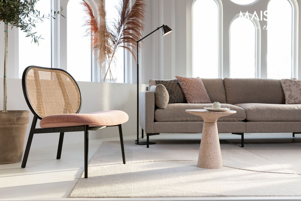 En effet, cette petite table en terrazzo peut être utilisée partout