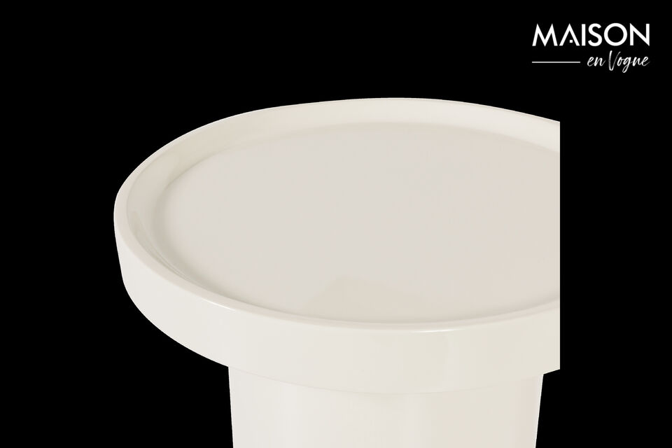 Son design minimaliste aux lignes &eacute;pur&eacute;es offre un look soign&eacute; qui attire