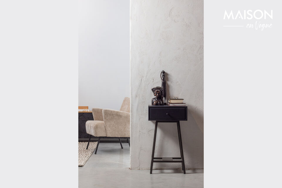 Une table d\'appoint trouve toujours sa place dans la maison