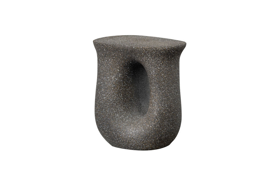 Compacte par sa taille