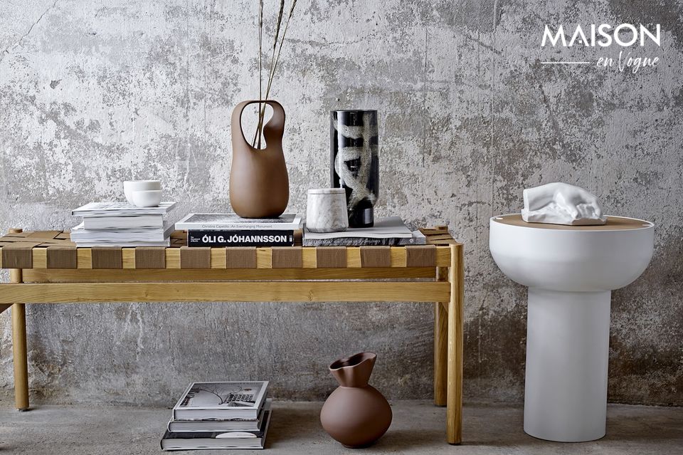 Un style nordique épuré pour une table d'appoint aux accents danois