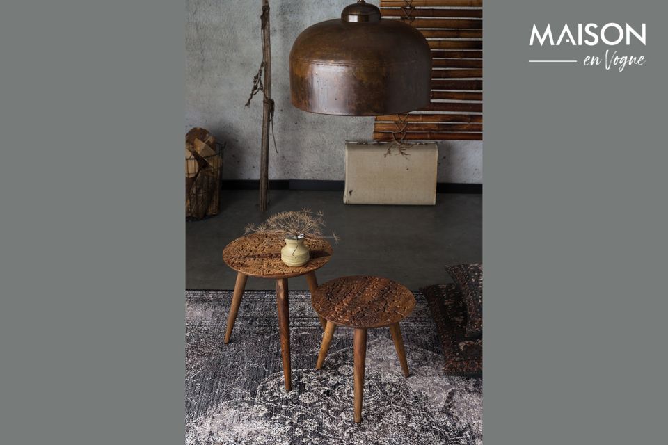 Cette table d\'appoint rend hommage au savoir-faire des artisans indiens de Dhundar