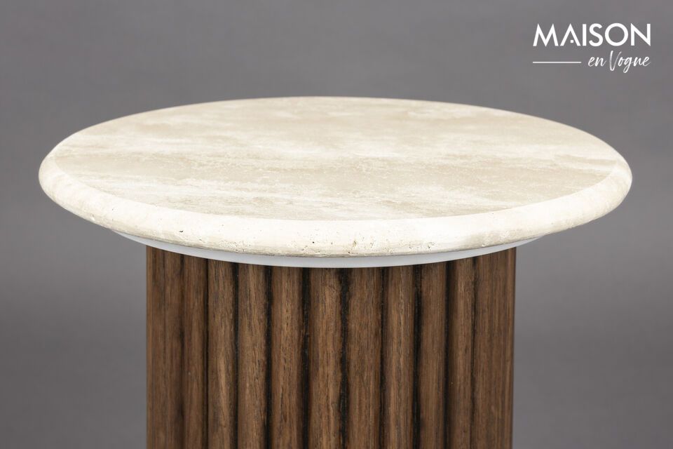 La table d\'appoint en bois beige Arda évoque un univers où chaleur et élégance se rencontrent