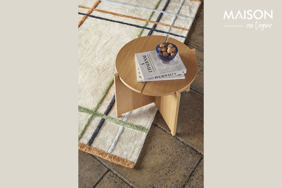 La table d\'appoint en bois clair Dash incarne l\'essence même du design minimaliste et de