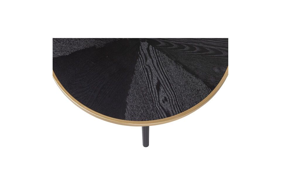 Cette petite table apportera en un clin d\'oeil une touche contemporaine dans n\'importe quel