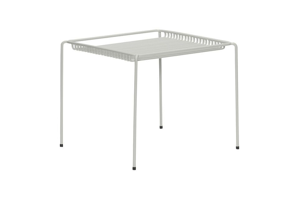 La table d\'appoint String en gris clair est l\'ajout idéal pour enrichir vos espaces extérieurs