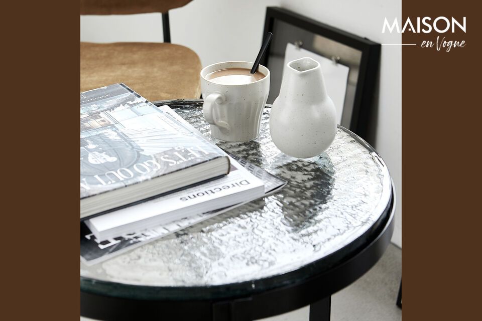 Découvrez la table basse Smoke, un exemple parfait d\'élégance discrète et de style contemporain