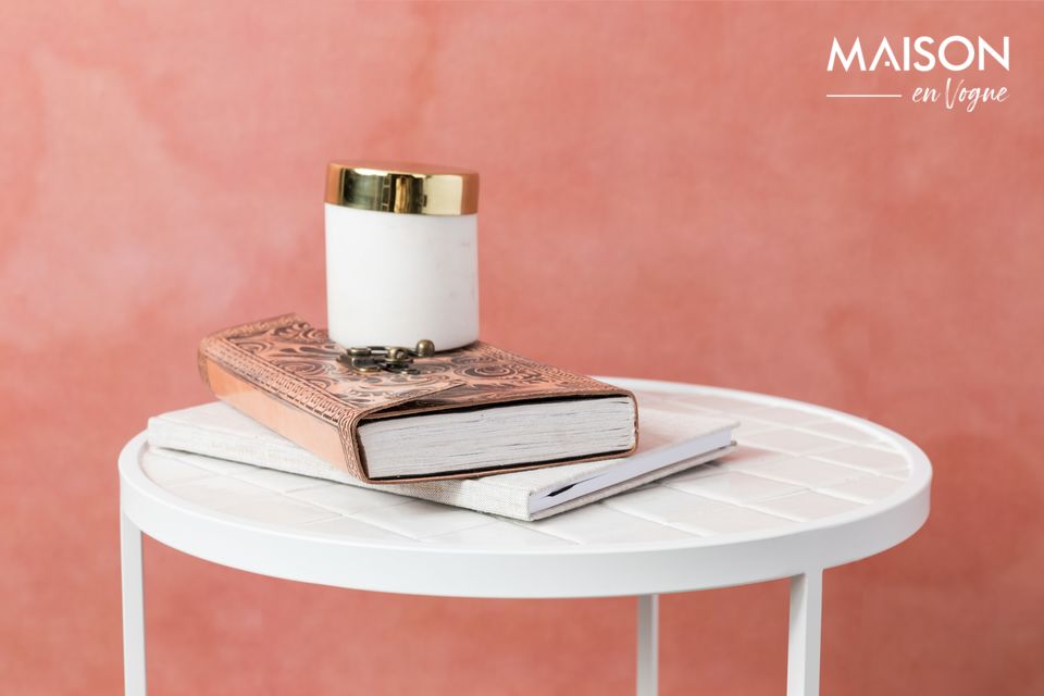 Une table d'appoint toute en rondeur