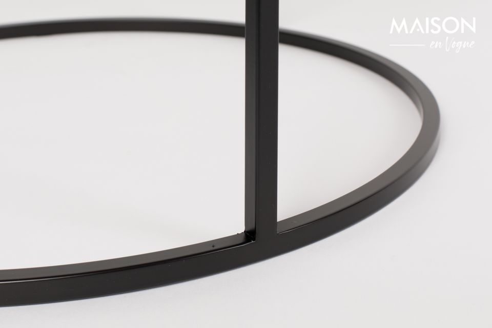 Une table d'appoint au style vintage minimaliste