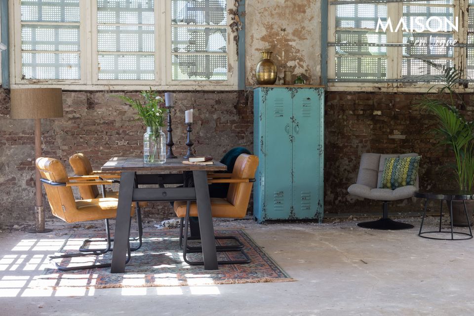 Une table rustique et décorative alliant style moderne et traditionnel