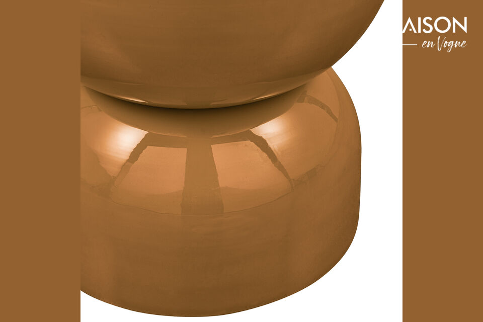 Le métal robuste permet à l\'objet de résister aux chocs et d\'être stable