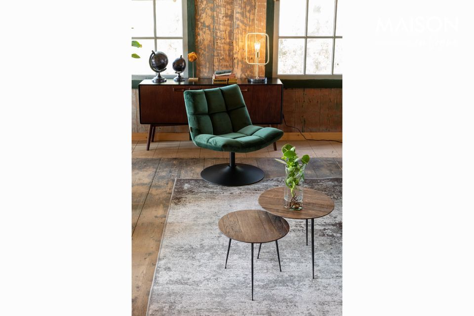 Cette table à l\'allure contemporaine