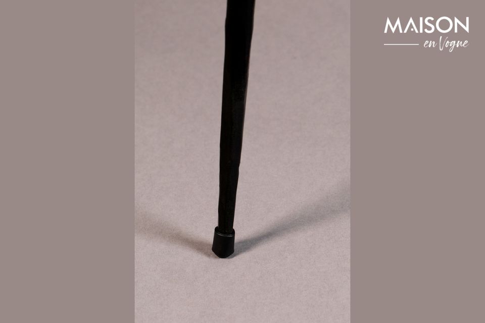 Son plateau de 40 cm est sans rebord