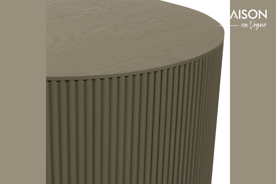Son aspect robuste donne a la table d\'appoint une allure solide et les possibilites sont infinies