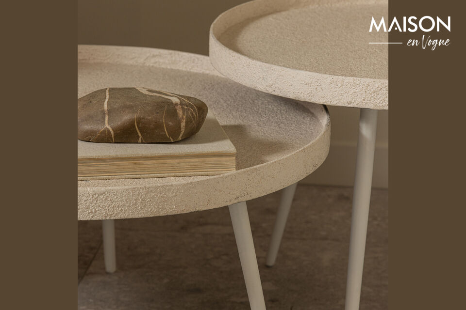 Table d\'appoint étroite sur pieds hauts Plateau en contreplaqué avec revêtement en métal