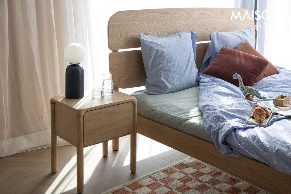 Ces meubles en bois de frêne apportent immédiatement une atmosphère agréable à votre