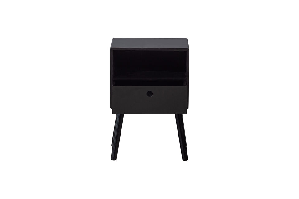 L\'utilisation du bois MDF laque garantit que la table de chevet rayonne de calme et s\'integre