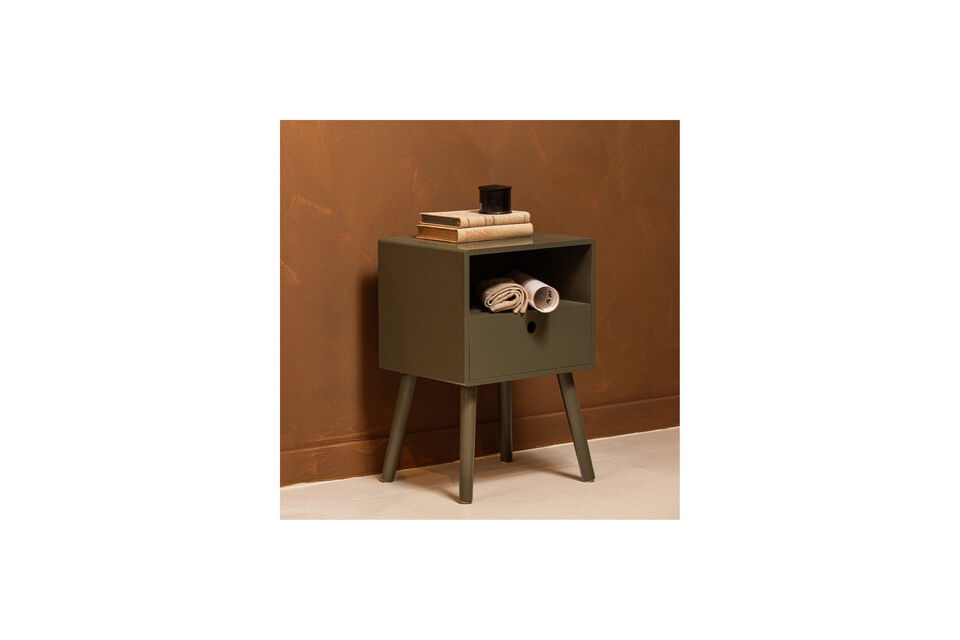 Table de chevet au design simple Fabriquee en MDF laque Comprend une fixation murale simple H 53 cm