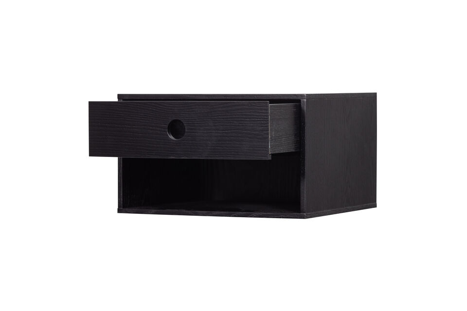 L\'utilisation de bois MDF laqué permet à la table de chevet de rayonner de calme et de