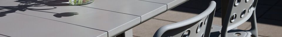 Mise en avant matière Table de jardin en acier gris Alban