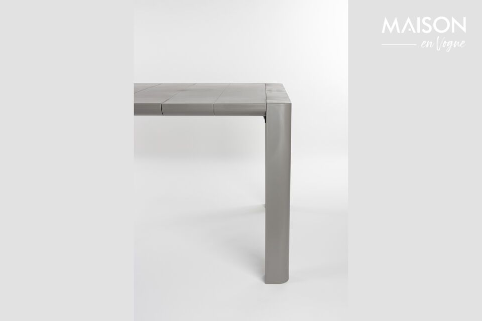 Imaginons un décor où les assiettes colorées et les lanternes suspendues animent les soirées