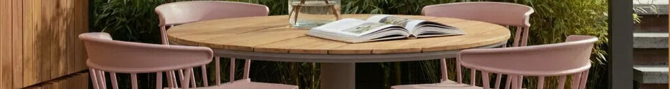 Mise en avant matière Table de jardin ronde Ø122 cm bois et aluminium naturel Vela