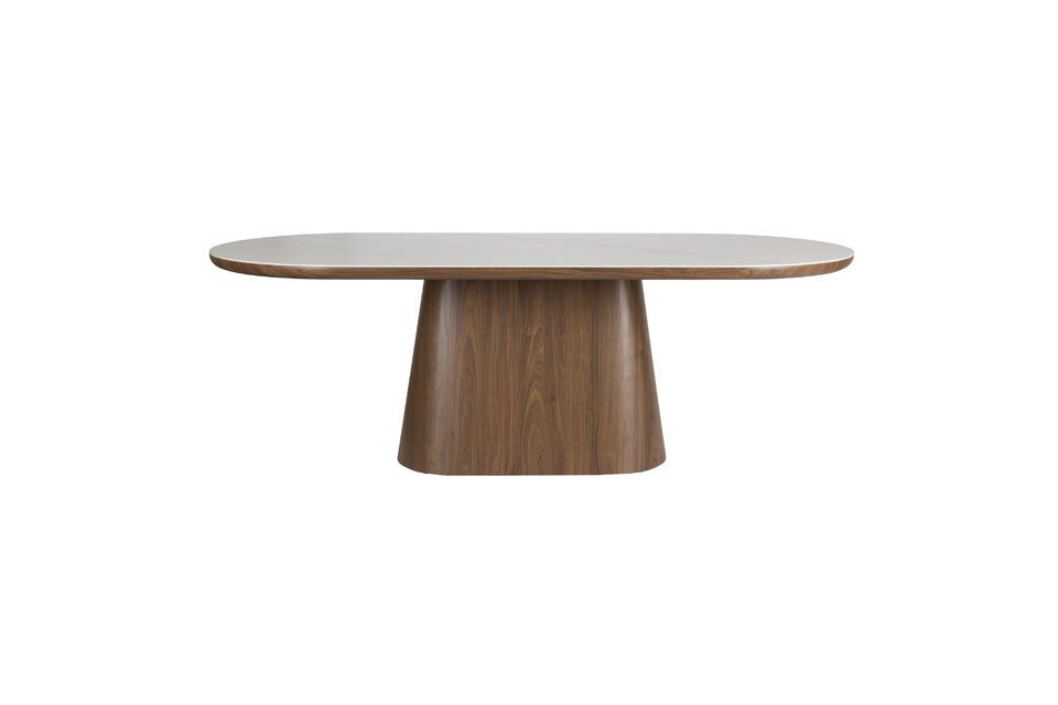La table de repas ovale Almira allie simplicité et modernité