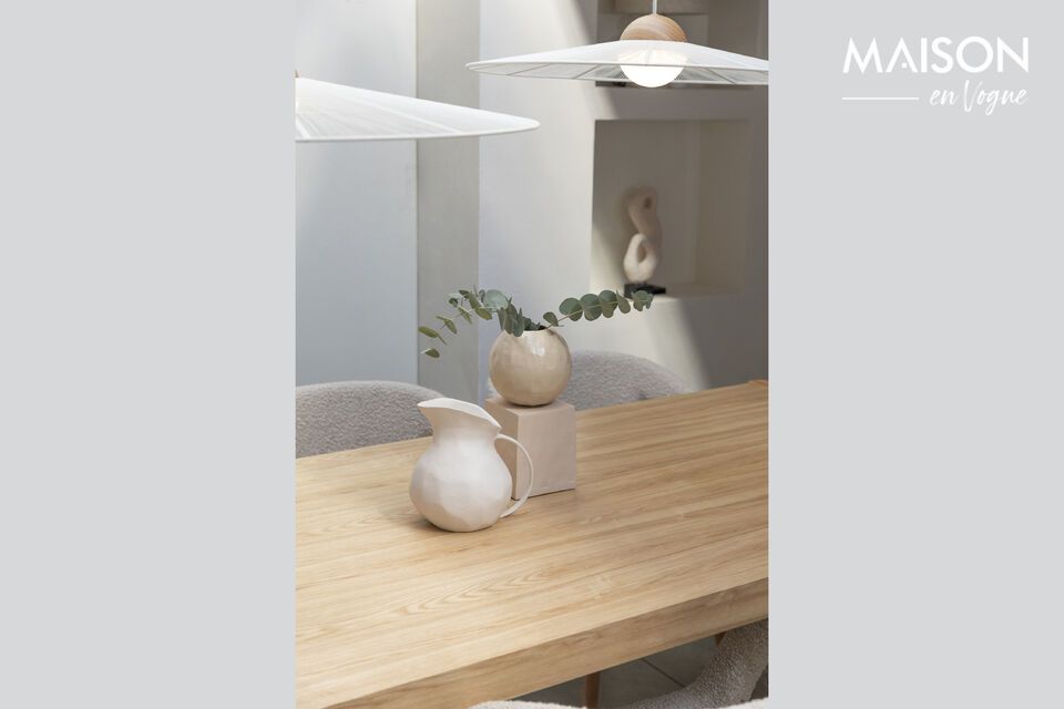 La Table de repas Sticks est bien plus qu\'un simple meuble
