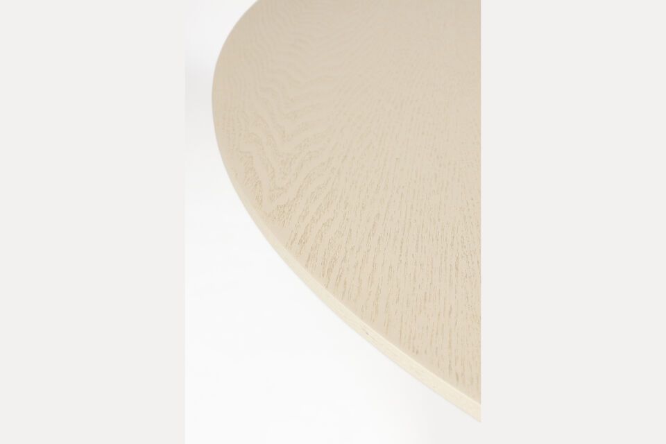 Son placage frêne beige évoque les lignes épurées du design scandinave