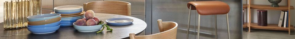 Mise en avant matière Table de repas large en bois de frêne noir Fjord