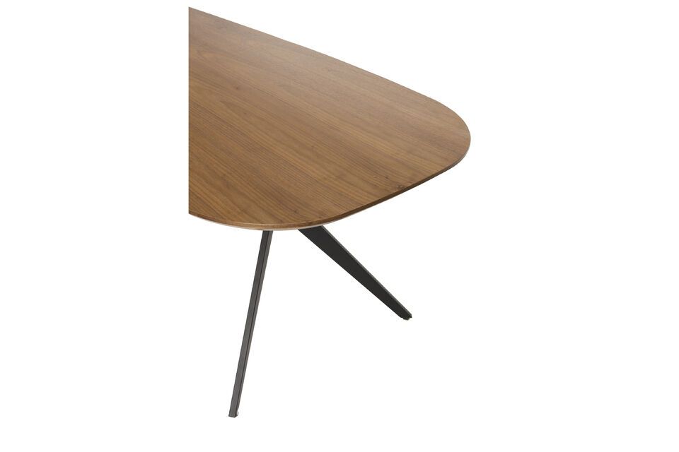 Imaginez-vous savourer un repas convivial autour de cette table
