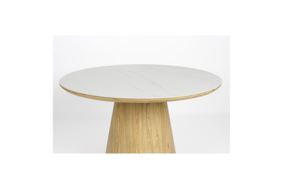 Avec un diamètre de 115 cm