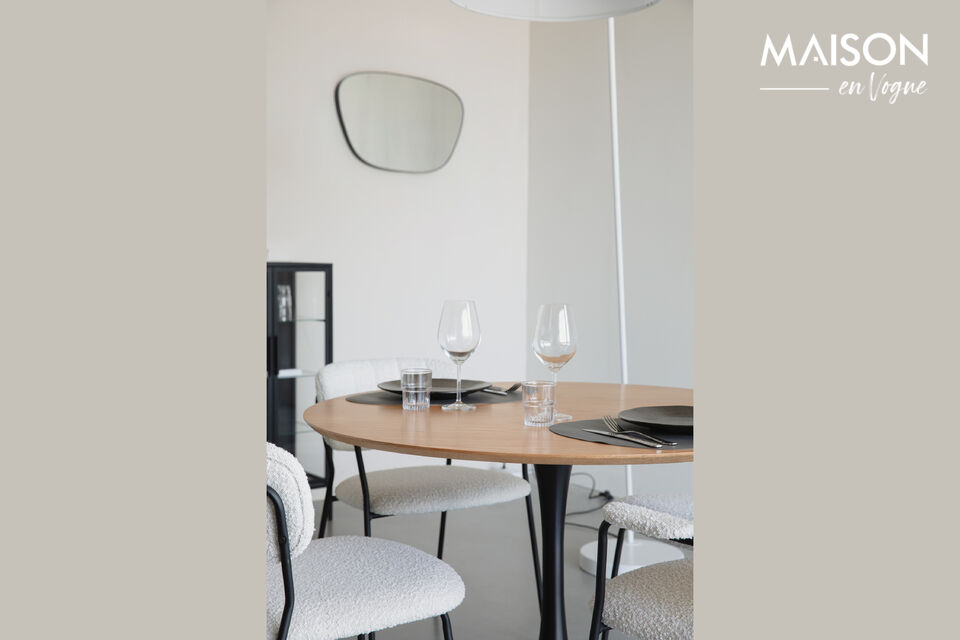 La table Raku est un ajout polyvalent à tout espace de vie
