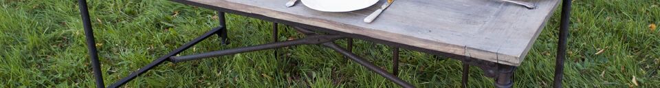 Mise en avant matière Table de tapissier en orme ancien