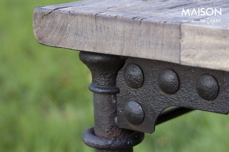 Cette table de tapissier répond à un objectif simple: éprouver du plaisir à table