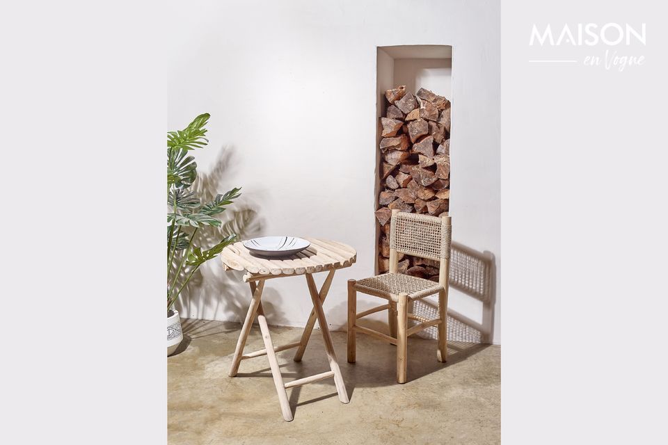 Table ronde en bois naturel