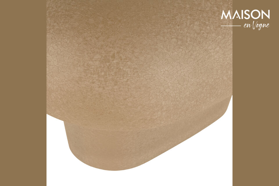 With its sculptural shape, the Tilo is a real statement piece