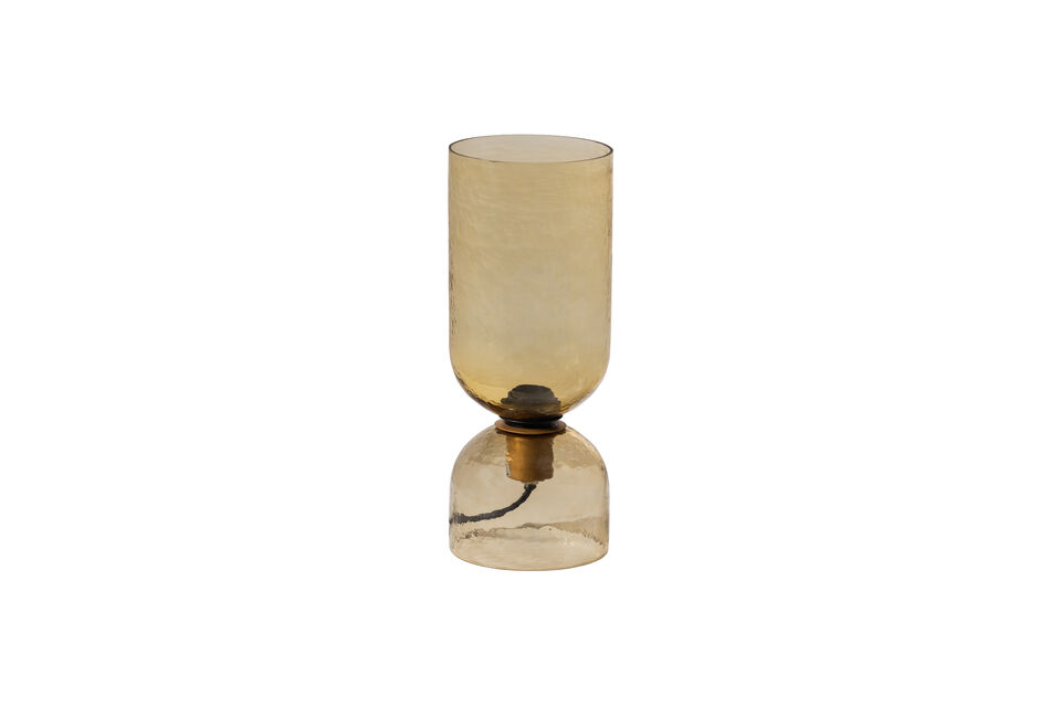 Gigi is a real eye-catcher thanks to its elegant shape of glass