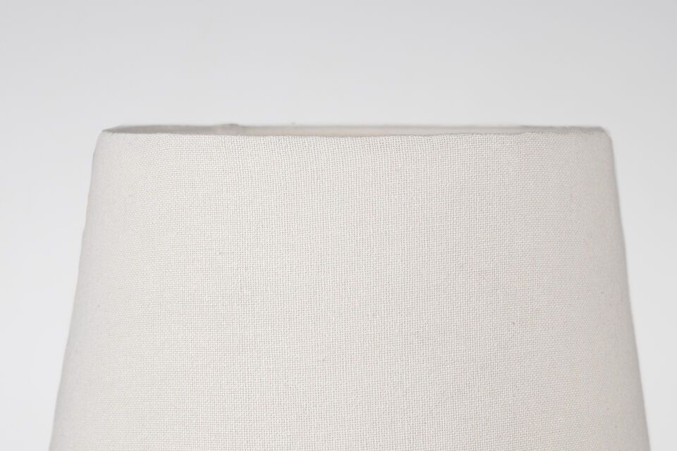 Lightweight, weighing just 1 kg, it\'s easy to move and install wherever you need light most